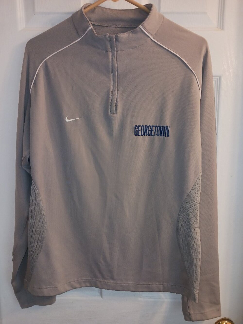 Nike FIT DRY Women’s 1/4 Zip Mock Neck Pullover Gray XL Georgetown Hoyas